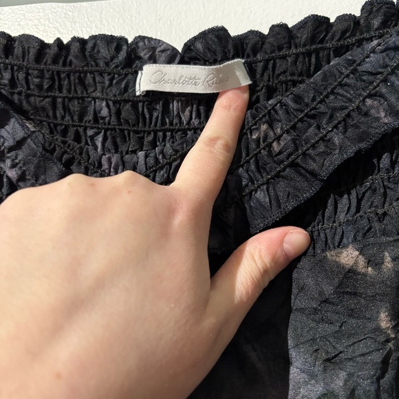 ✨Charlotte Russe Y2K Black and Gray Smocked Asymmetrical Crop Top PTP 14in🩶 - Picture 2 of 4